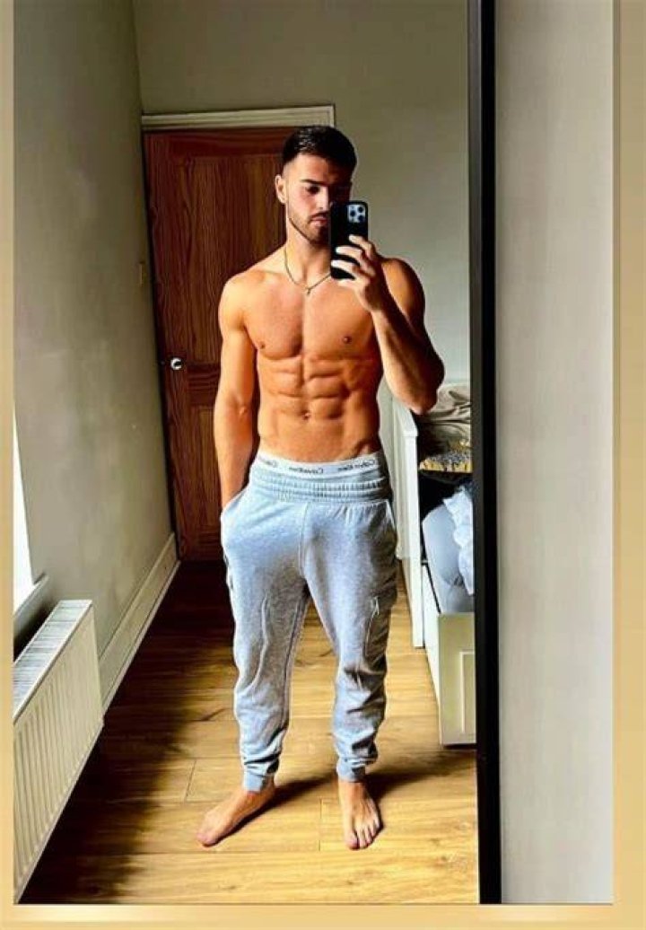 Owen Warner as seen while taking a shirtless mirror selfie in Liverpool in September 2022