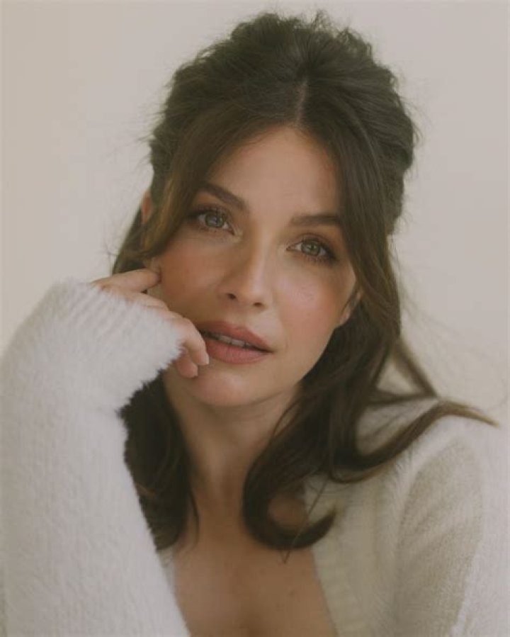 Paige Spara smiling for a picture in Palawan, Philippines in November 2019