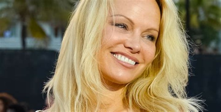 Pamela Anderson in bikini