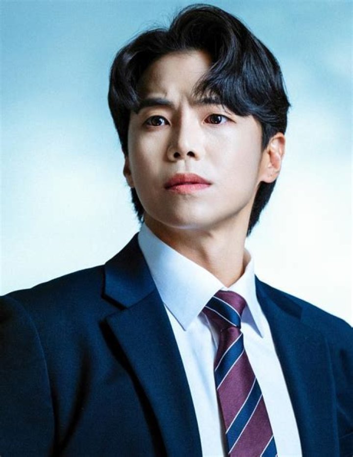 Park Eun-seok clicking a selfie in December 2021