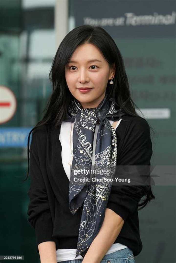 Parl Ji-won as seen in a selfie taken with fellow singer Lee Chae-young in December 2019