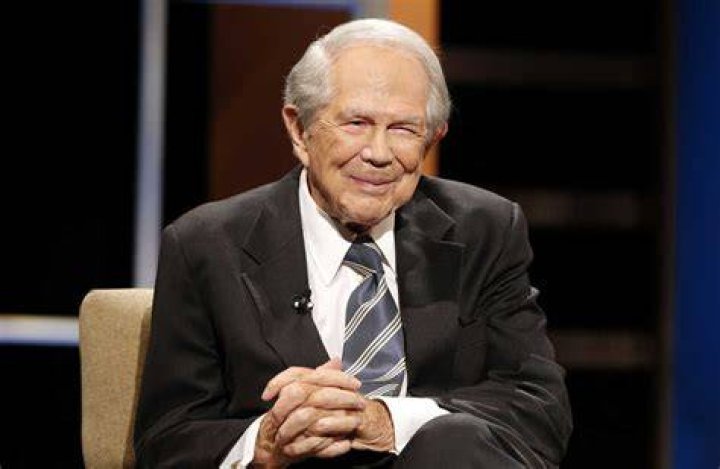 Pat Robertson (Right) as seen while meeting President George H. W. Bush in 1991