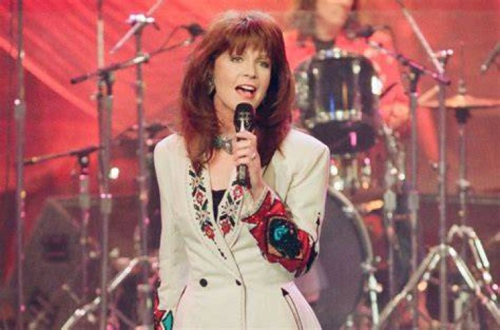 Patty Loveless in 2004