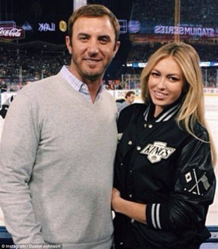 Paulina Gretzky post baby body