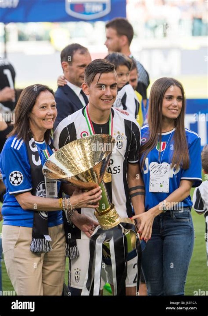 Paulo Dybala with his mother in May 2018