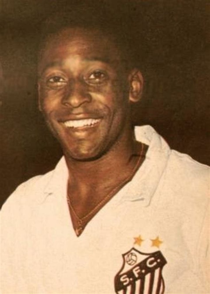 Pel&eacute; photographed in 1970 before a match between Santos FC and Boca Juniors in Argentina