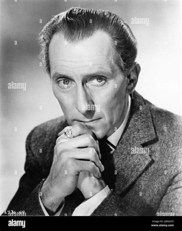 Peter Cushing as Doctor Van Helsing in 'The Brides of Dracula'