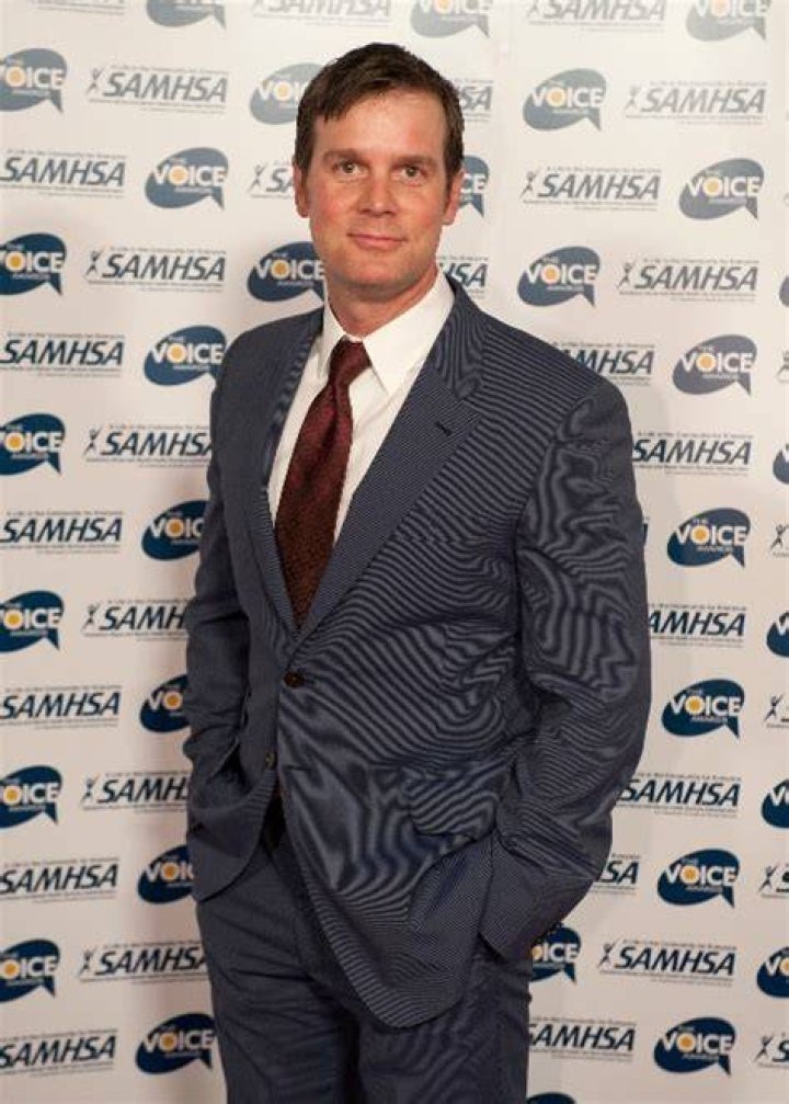 Peter Krause as seen while posing for a picture with Lauren Graham in February 2008