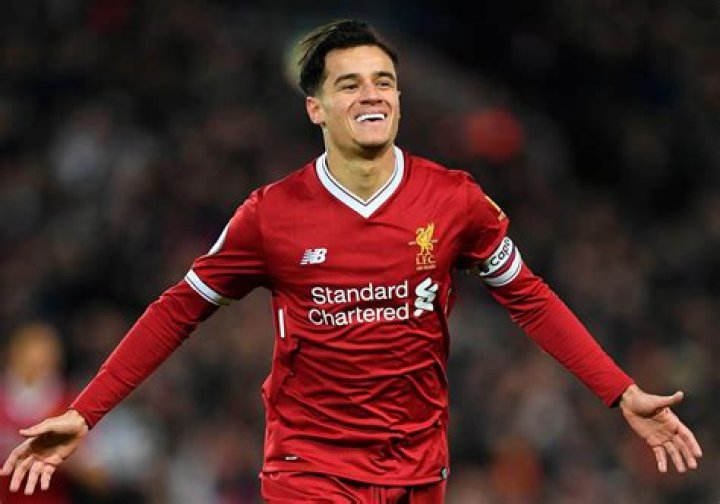 Philippe Coutinho with the ball in a match between Liverpool and Chelsea on May 11, 2016