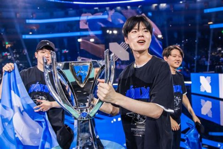 Player Deft in a picture that was taken in December 2022