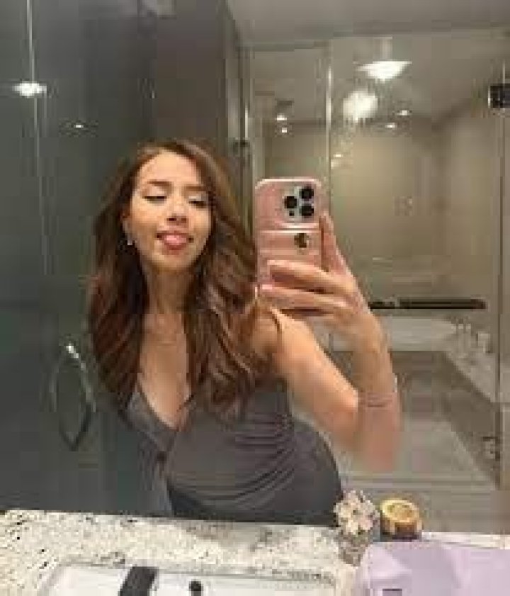 Pokimane in a mirror selfie in Manila Philippines in June 2023