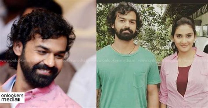 Pranav Mohanlal and Aditi Ravi in an Instagram selfie