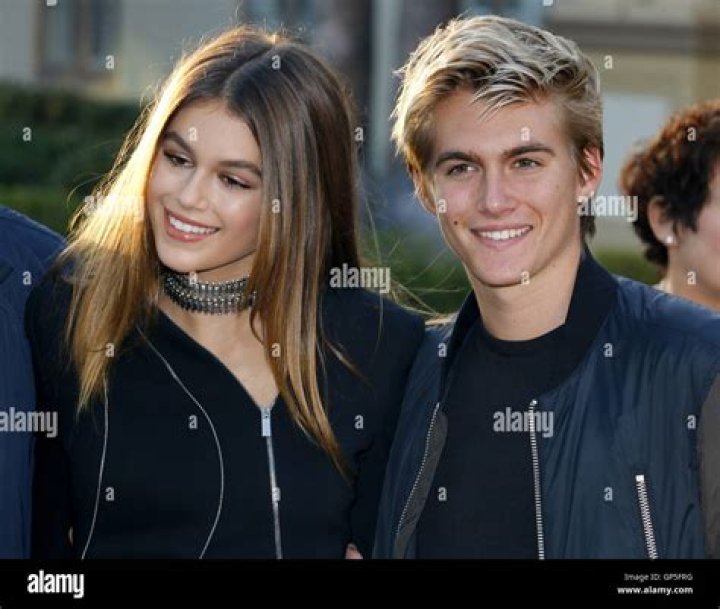 Presley Walker Gerber (Left) and Owen Gerber as seen in December 2016