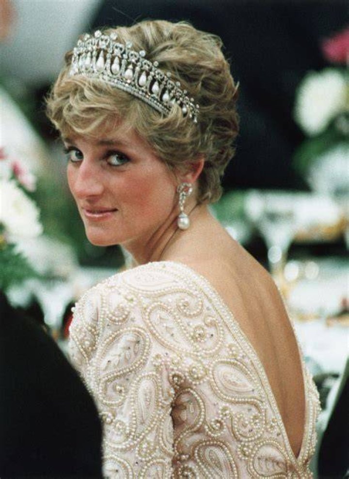 Princess Diana looking beautiful in her crown