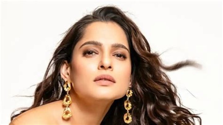 Priya Bapat smiling for a picture in June 2021