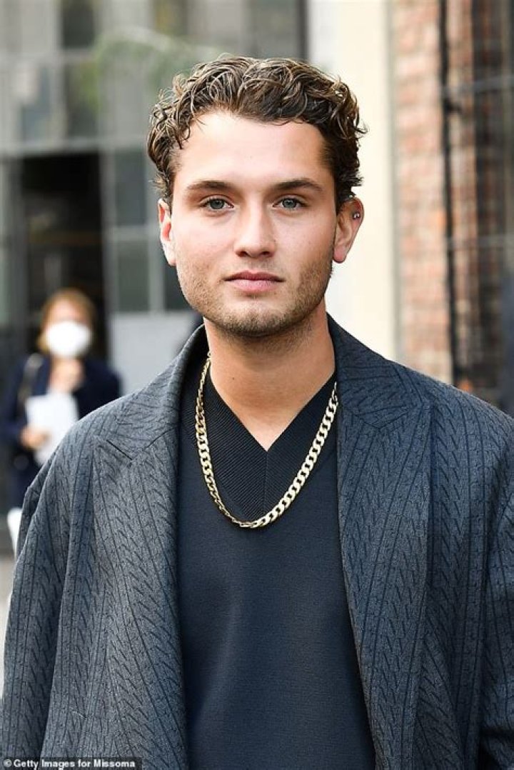 Rafferty Law looks dapper in June 2016 pic