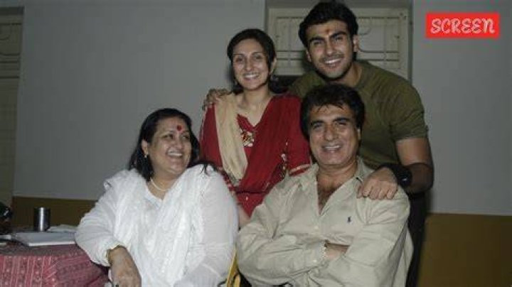 Raj Babbar and Nadira Babbar at Esha Deol's wedding reception in 2012