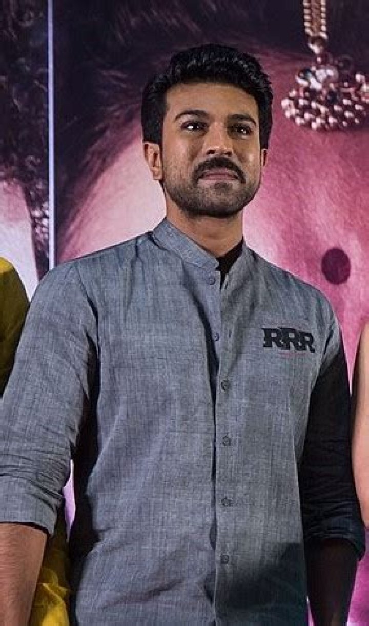 Ram Charan promoting 'Zanjeer' on Jhalak Dikhhla Jaa in 2013