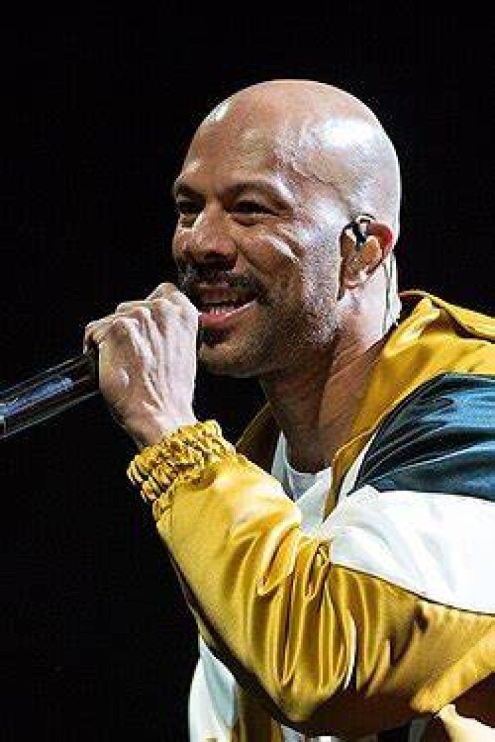 Rapper Common performing