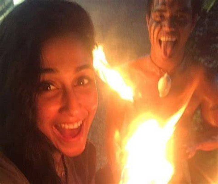 Regina Cassandra playing with fire during her Fiji vacation in September 2017