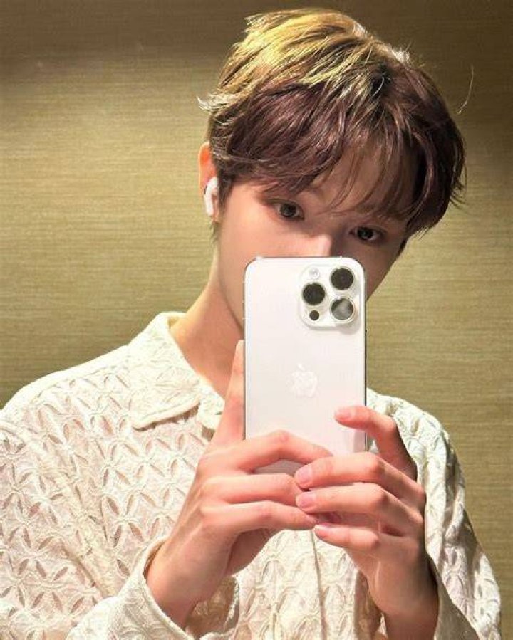 Renjun in a selfie in March 2018