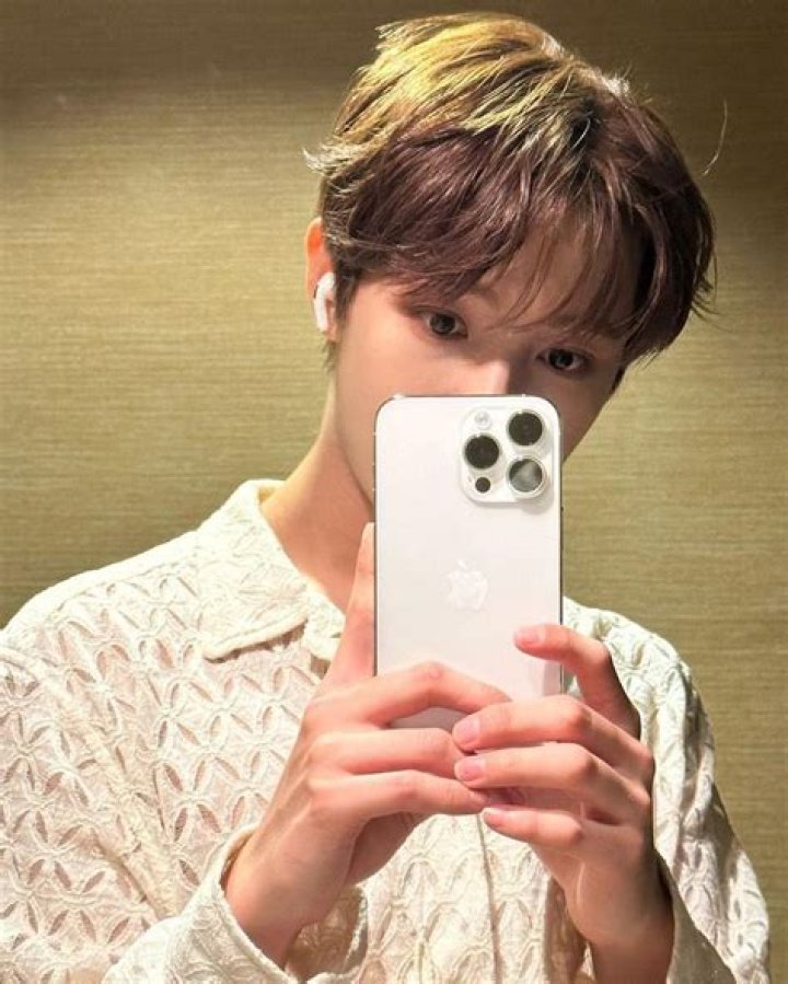 Renjun in an Instagram selfie as seen in April 2018