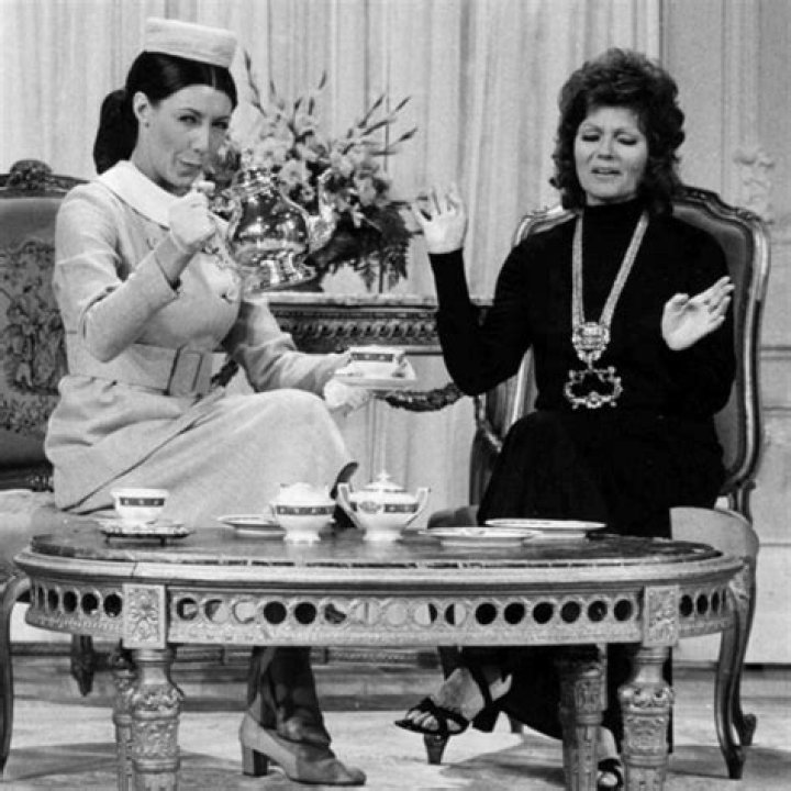 Rita Hayworth (Right) and Lily Tomlin on 'Rowan & Martin's Laugh-In' (1971)