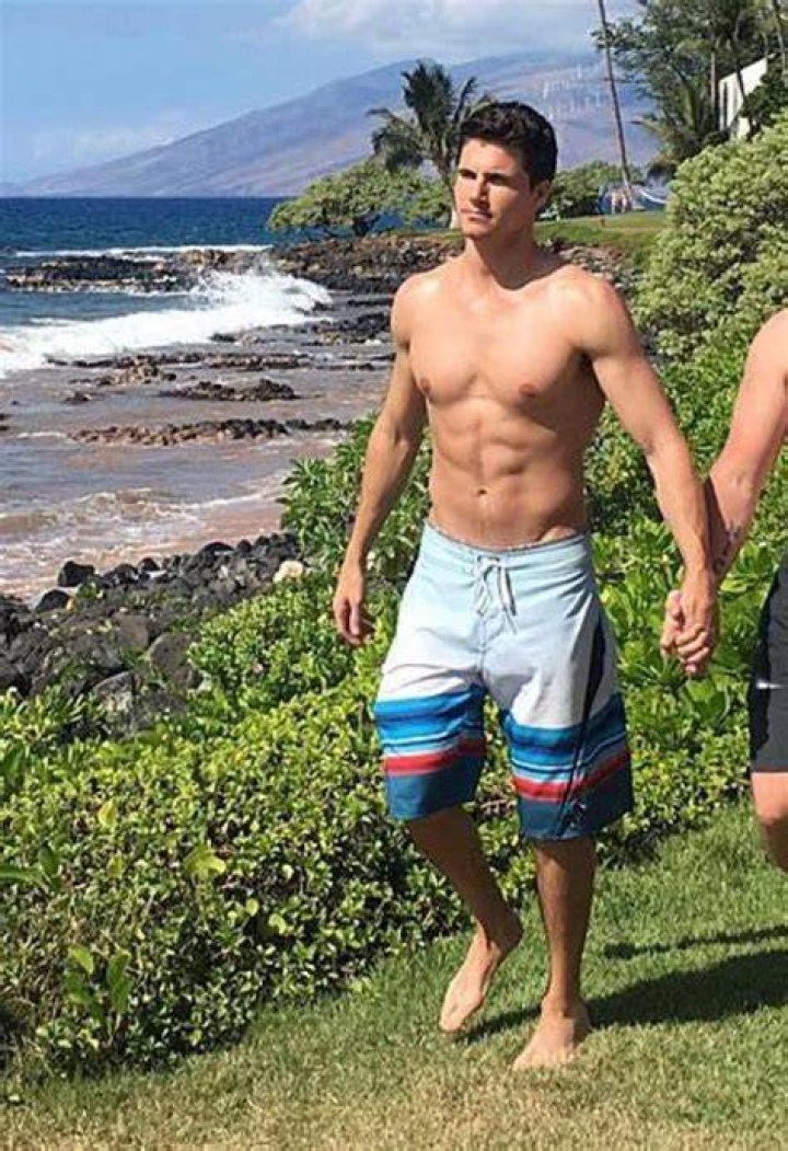 Robbie Amell shirtless