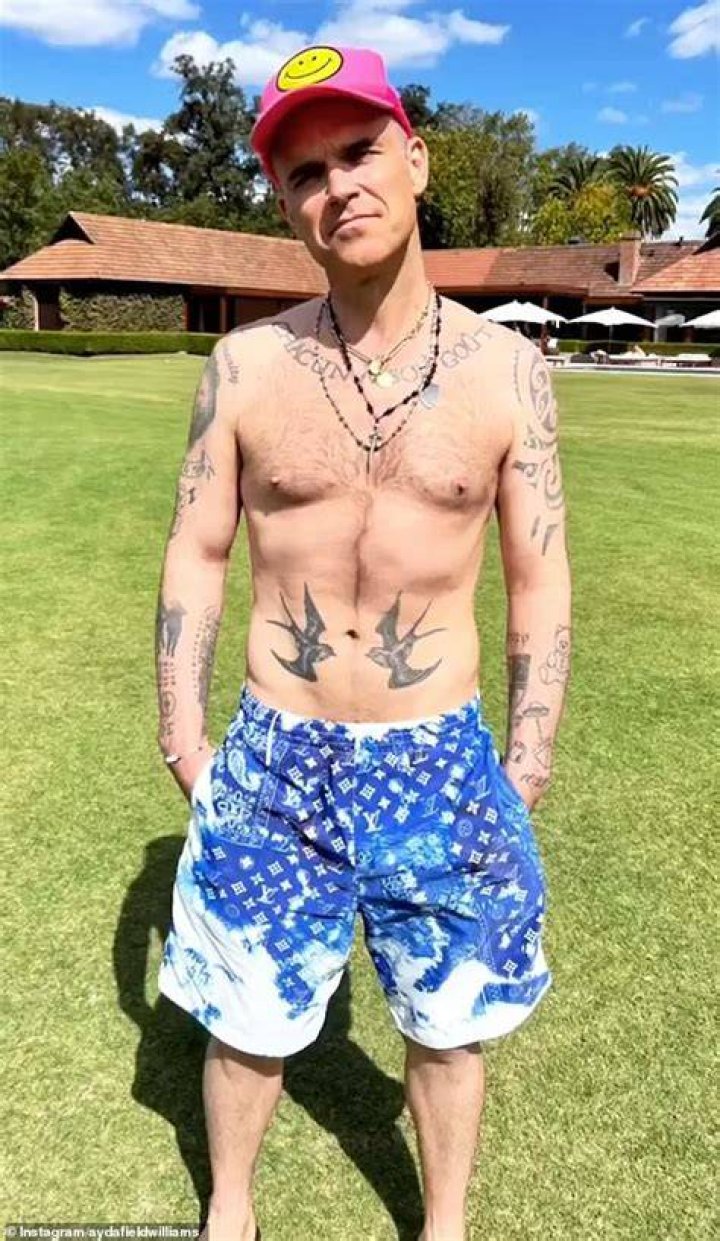 Robbie Williams showing his body