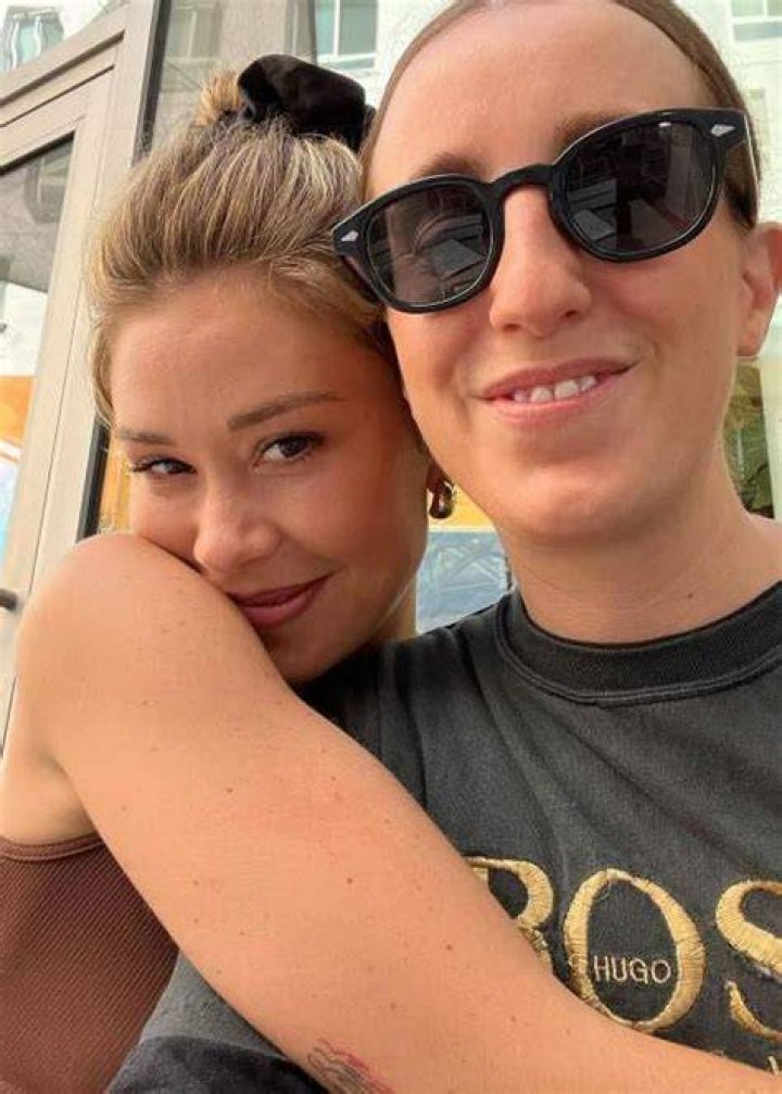 Robby Hoffman (right) as seen with her girlfriend Gabby Windey in August 2023