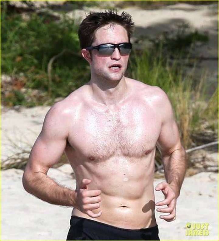 Robert-Pattinson-Body-Measurements-New-Moon Robert Pattinson body