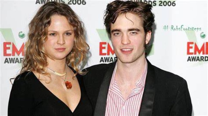Robert-Pattinson-Kristen-Stewart Robert Pattinson with girlfriend Kristen Stewart