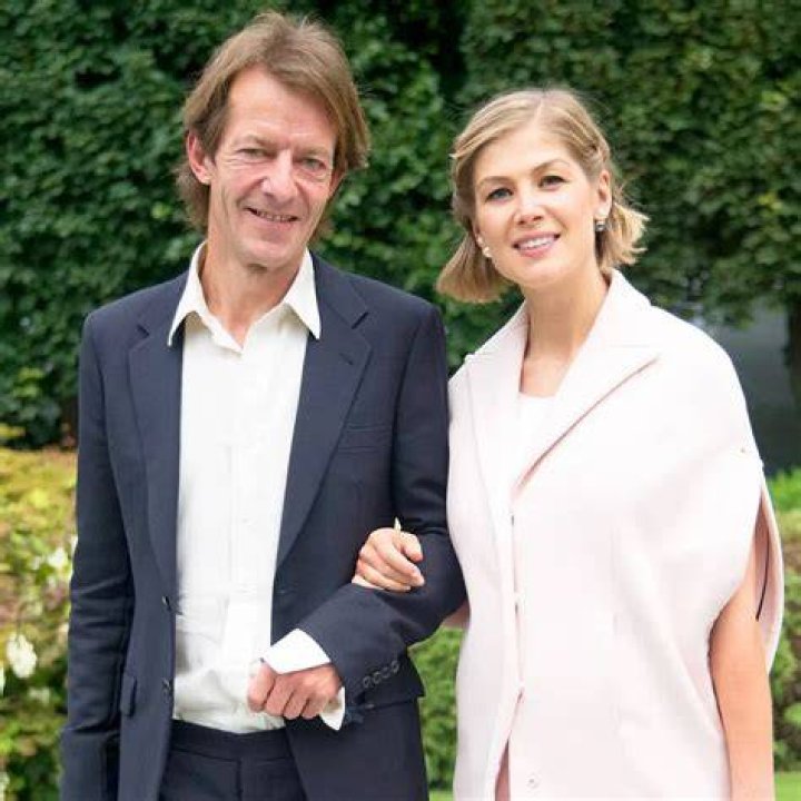 Robie Uniacke and his wife Rosamund Pike in a picture that was taken during her one of her pregnancy's in the past