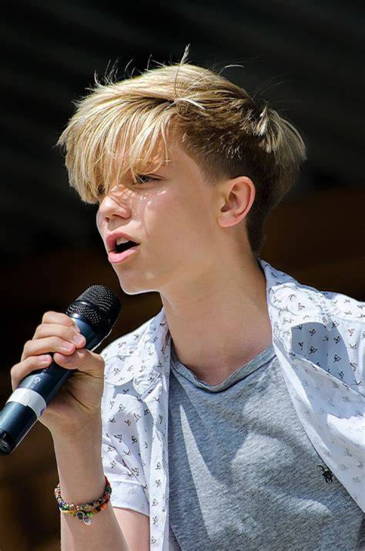 Ronan Parke (Corner Left) with his family in Vámos, Khania, Greece in May 2018