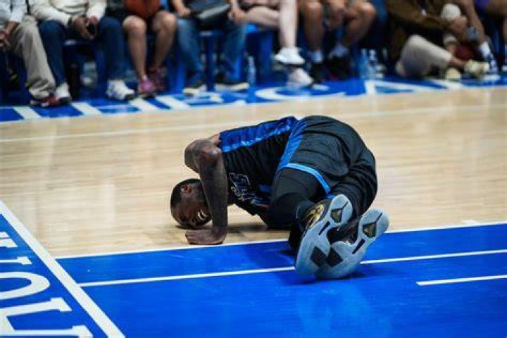 Rondae Hollis-Jefferson during a match in February 2018