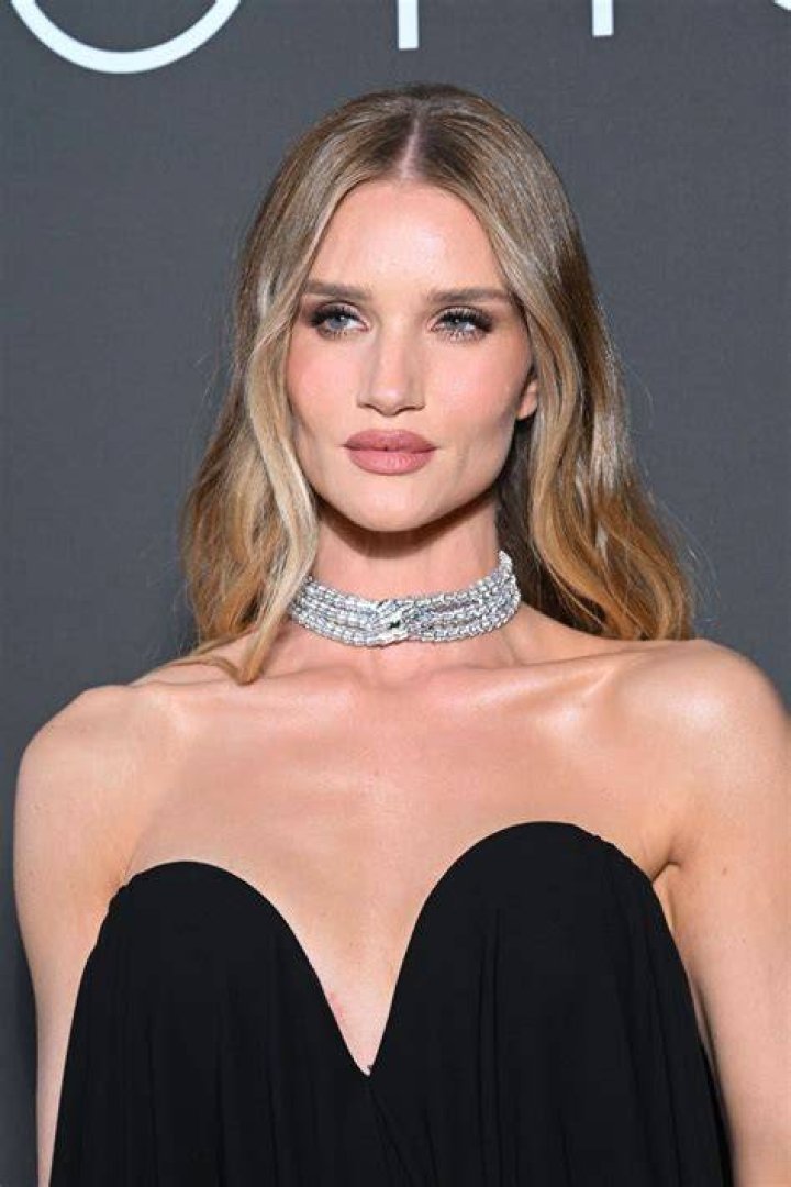 Rosie Huntington-Whiteley at the premiere of Mechanic Resurrection in Hollywood