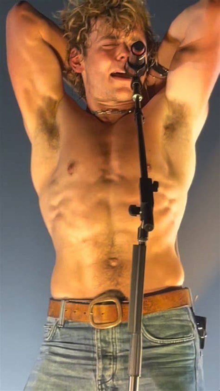 Ross Lynch body shirtless