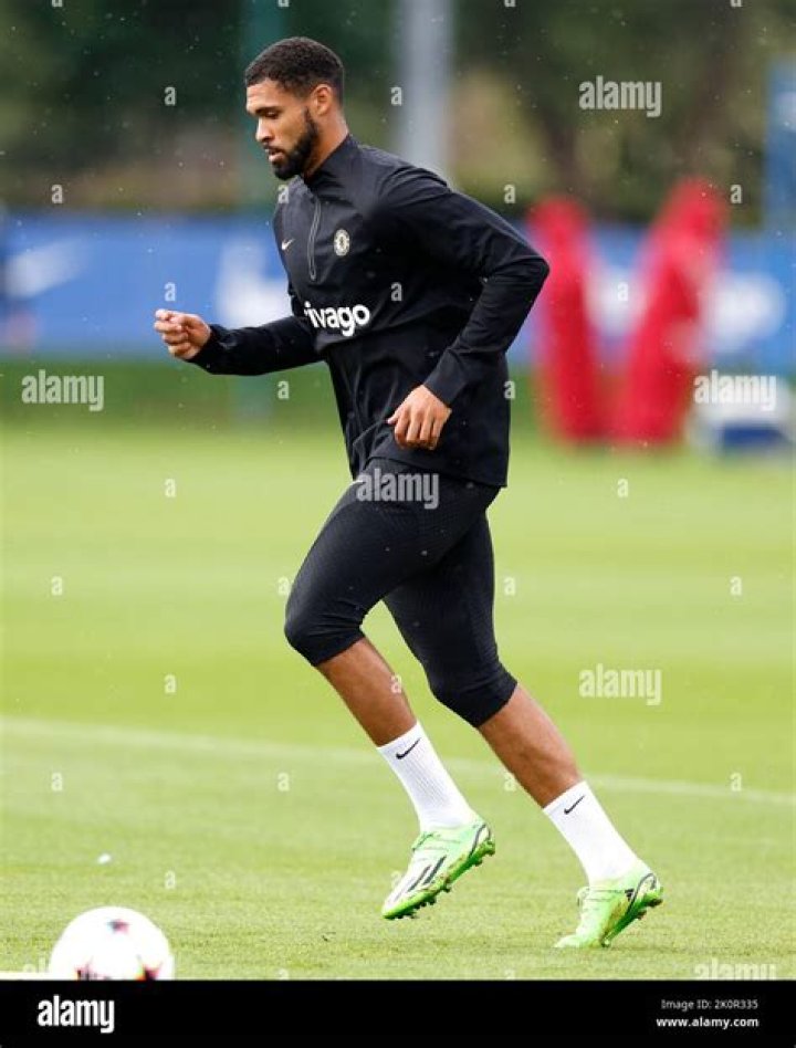 Ruben Loftus-Cheek training with England at the 2018 FIFA World Cup