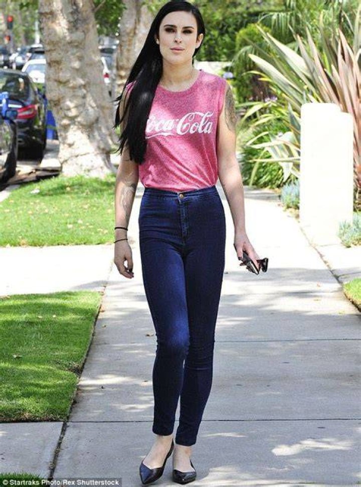 Rumer Willis figure