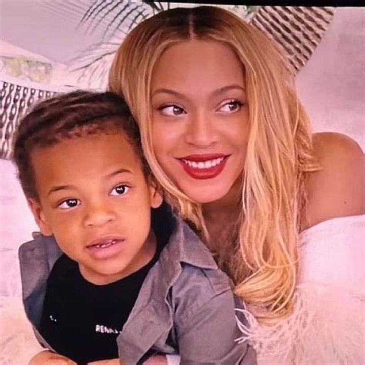 Rumi Carter and her brother Sir seen being held by their mother at 1 month old in July 2017