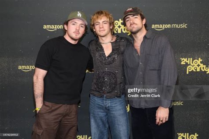 Ryland Lynch (Right) and Ross Lynch as seen in November 2017