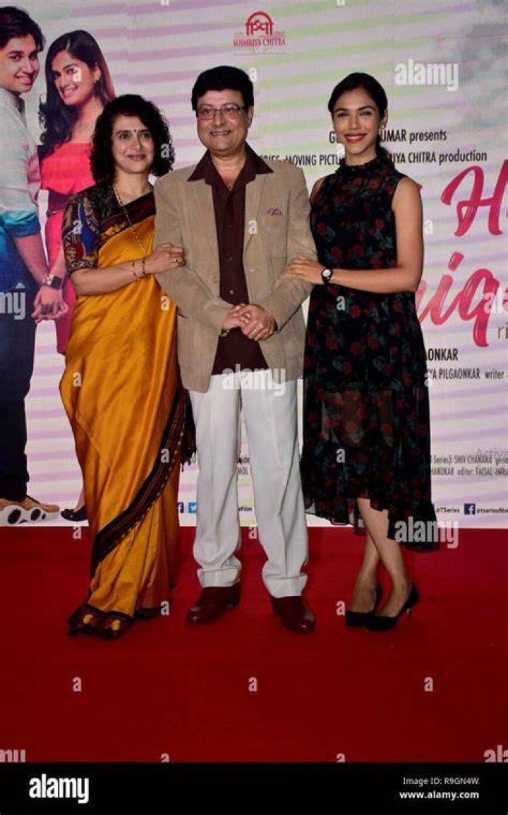 Sachin Pilgaonkar as seen with his wife Supriya at the Star Parivaar Awards in 2010