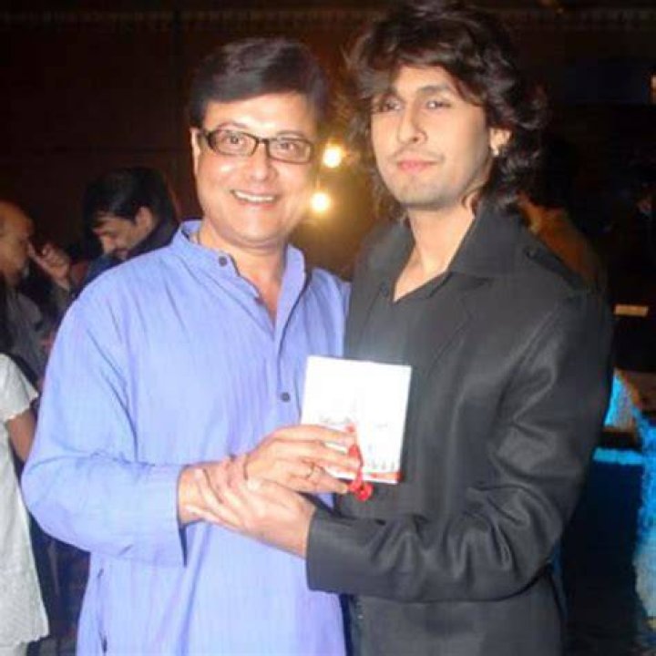 Sachin Pilgaonkar (left) as seen with Sonu Nigam in 2011