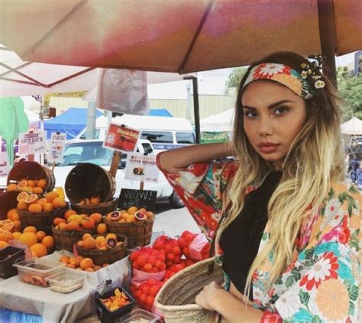 Sahara Ray at Hollywood Farmers' Market in April 2018