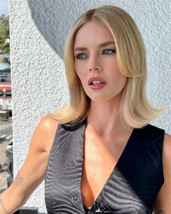 Samara Weaving in an Instagram post as seen in December 2017