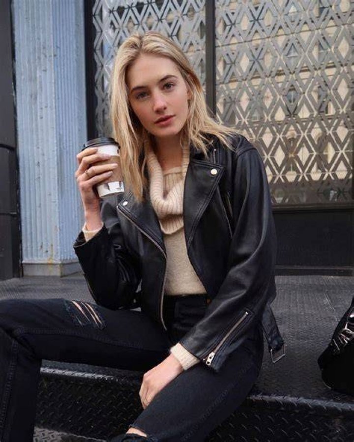 Sanne Vloet in an Instagram selfie as seen in May 2018