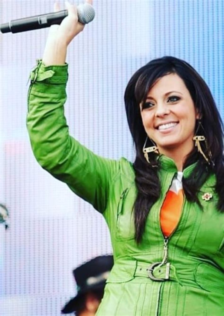 Sara Evans wishing everyone a happy St. Patrick&rsquo;s Day in March 2020