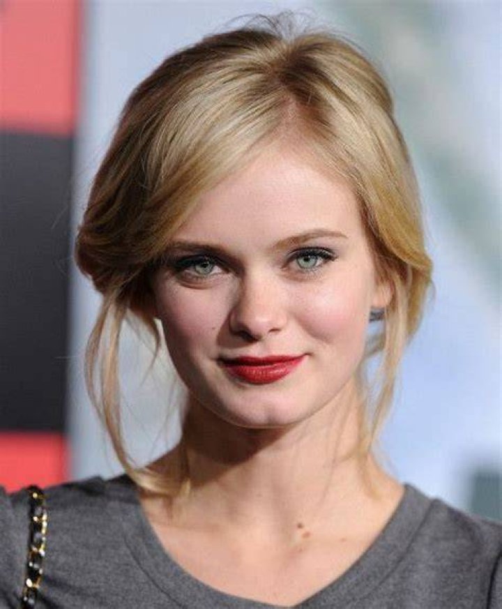 Sara Paxton height
