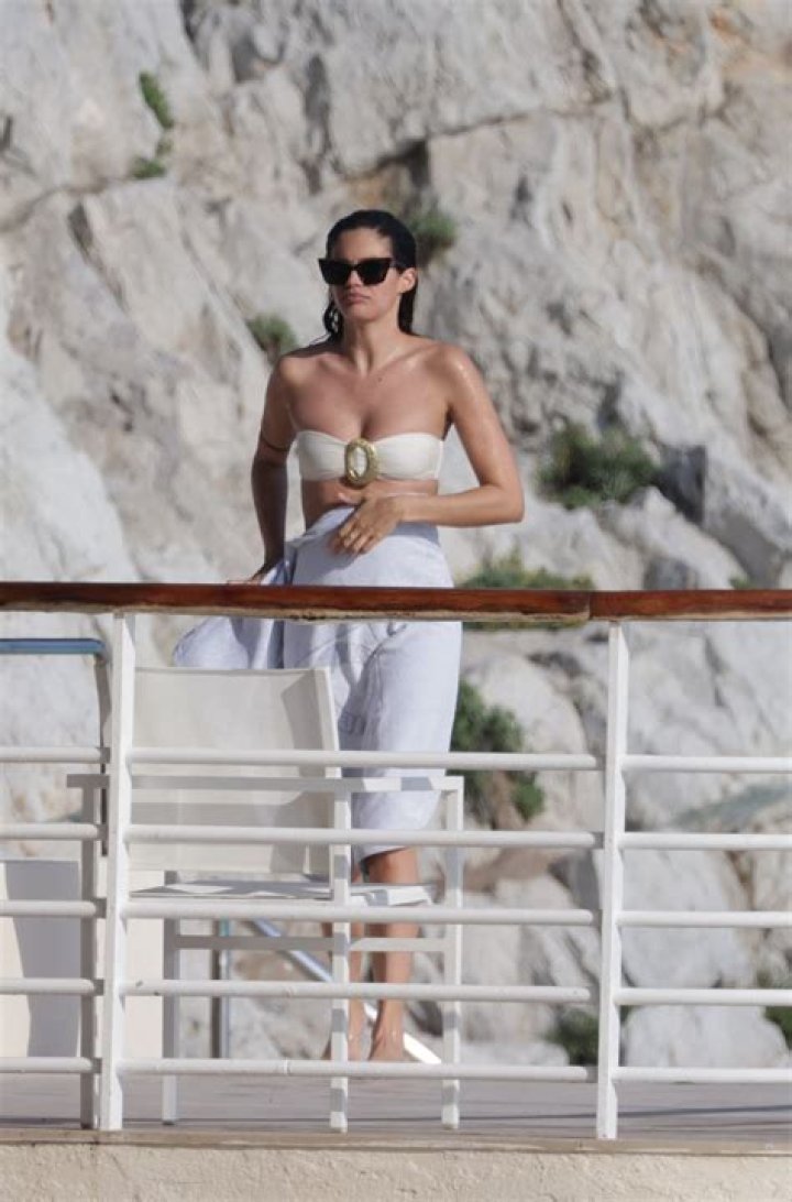 Sara Sampaio in bikini
