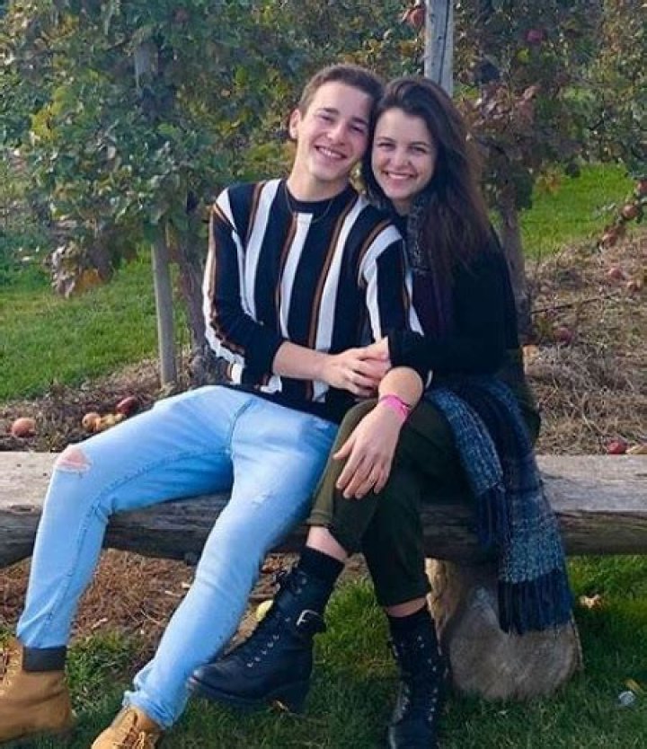 Sara Waisglass and Jeremy Kellen posing for a picture at Dundas Peak in Hamilton, Canada